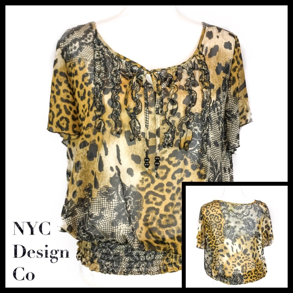 New York City Design Co Animal Print Keyhole Top L